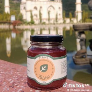 Mermelada de moras azules y ruibarbo endulzada con miel de yacón. 130g